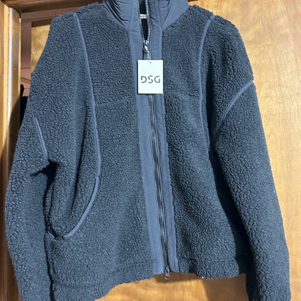 DSG Black Fleece Jacket Plush Modern Design